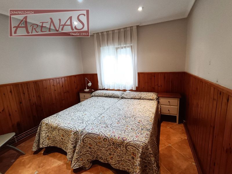 Foto 7fbc7cc6-65dd-49ca-a313-1d9732134898. Casa adossada amb calefacció a Carlos V Laredo