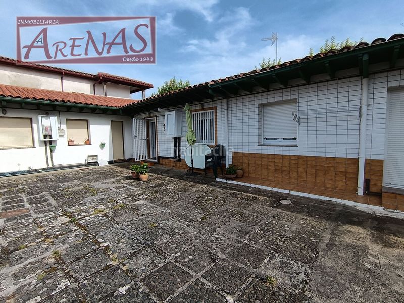 Foto d4ff6142-ed22-4dde-8b61-0baa8f34ee6e. Casa adossada amb calefacció a Carlos V Laredo