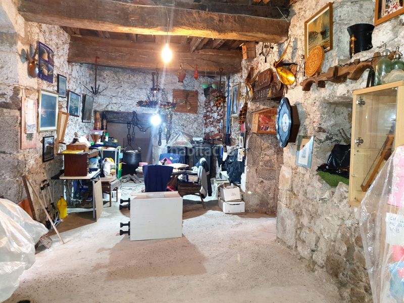 Foto 9e6f3ad2-c556-4ba3-b680-21725e8bef8e. Local comercial en calle san martín 7 local en venta en el casco histórico , en un edificio emblemático con escudo de piedra, perfectamente conservad en Laredo