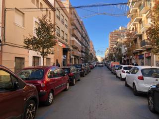 Haus  Carrer de pere badia. Casa de pueblo para construir bloque de obra nueva