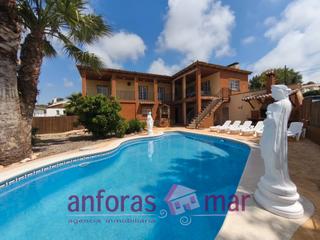 Casa a Creixell. Casa con vistas directas al mar, con piscina privada, mucha luz