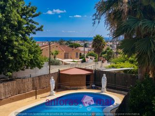Casa a Creixell. Casa con vistas directas al mar, con piscina privada, mucha luz