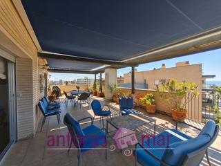 tic a Passeig del mediterrani 7. Exclusivo tico con impresionante terraza junto al mar