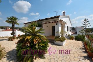 Xalet a Carrer prunera 6. Casa independiente con piscina y en una sola planta construida e