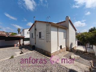 Casa en Pobla de Montornès (La). Casa independiente de 183 m2 construida en un terreno de 569 m2