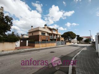 Casa aparellada  Carrer del firmament. Si quiere una casa amplia, moderna, con vista al mar, sol y priv