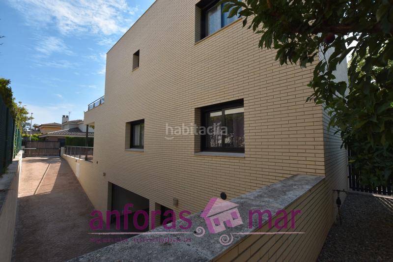 Foto 6eeca8ad-0b33-4dd1-a760-d03917a990a5. Casa  independiente con piscina, moderna y como nueva en Cambrils