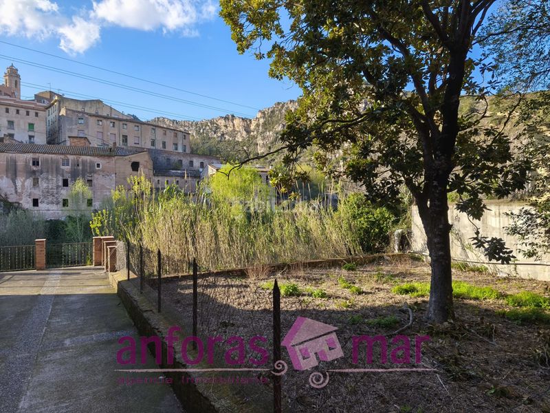Foto 4ba3f82a-563b-4458-af60-4b8cbbda3e11. Edifici a carrer del pont 16 a Riba (La)