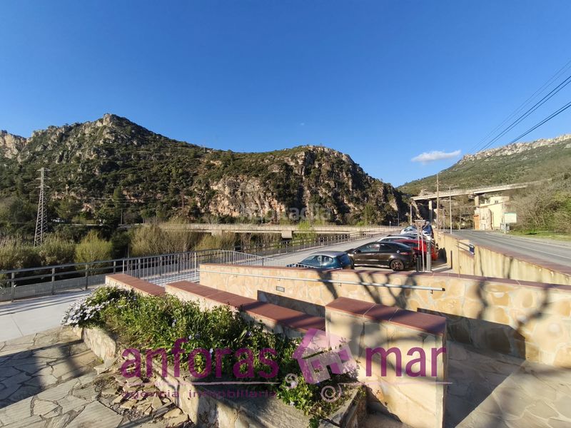 Foto 627c4cfe-e6af-48d3-a2a7-518ea6965895. Edifici a carrer del pont 16 a Riba (La)
