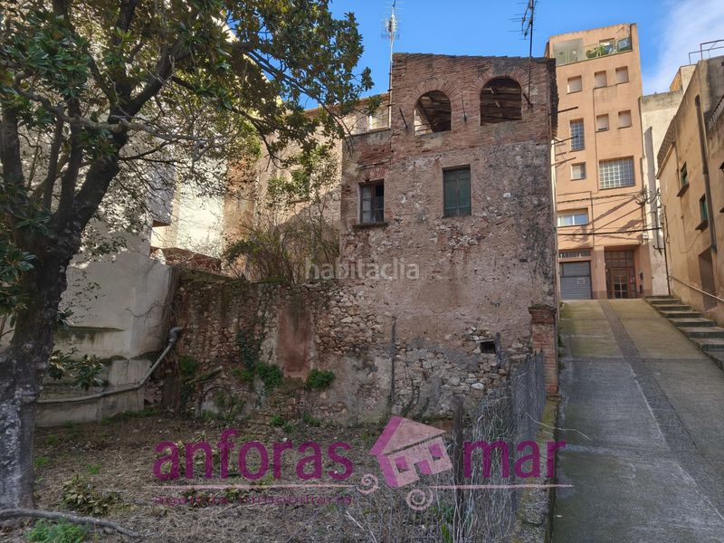 Foto ae9c7f63-ed81-46b0-b0f8-f40720fbc084. Edifici a carrer del pont 16 a Riba (La)