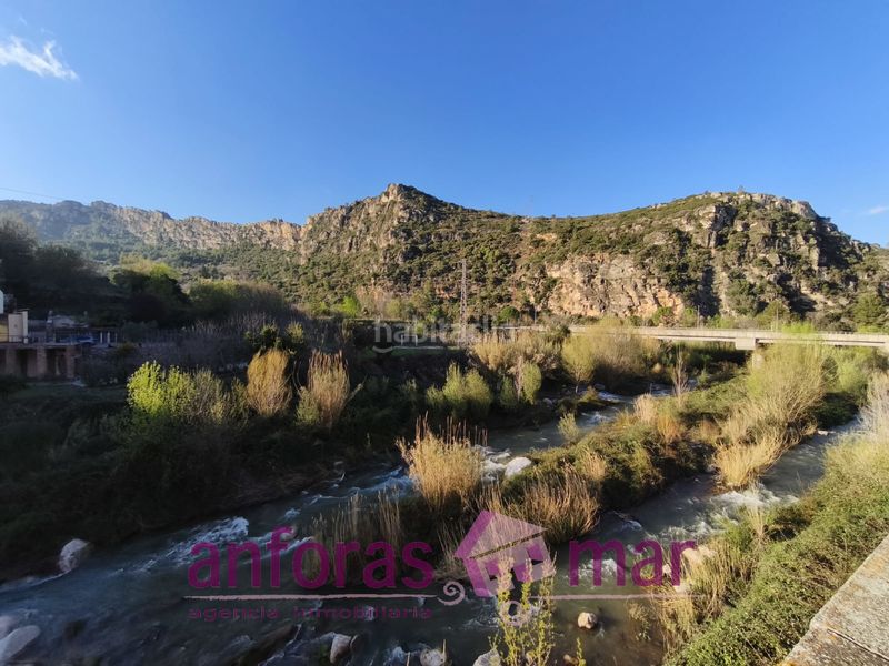 Foto bc59f67d-45ea-40aa-82e6-75337af4d203. Edifici a carrer del pont 16 a Riba (La)