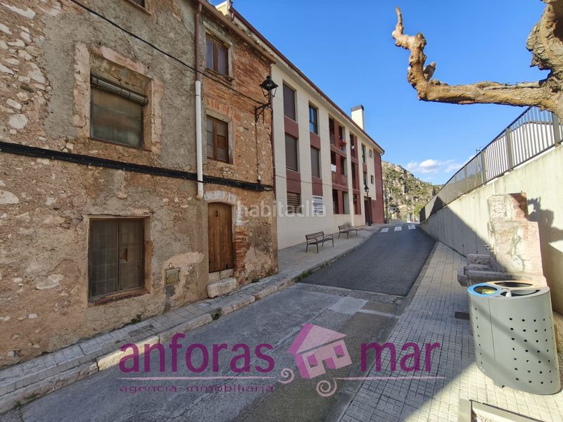 Foto c1e8e855-c408-4e1c-a2b9-cb0f48561028. Edifici a carrer del pont 16 a Riba (La)