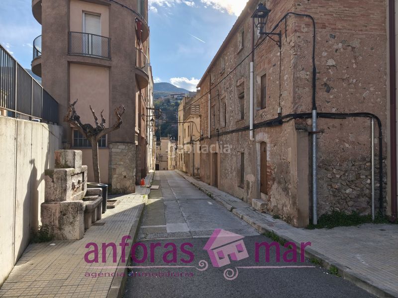 Foto dc3d6d7d-153c-498c-a552-d517140b2763. Edifici a carrer del pont 16 a Riba (La)