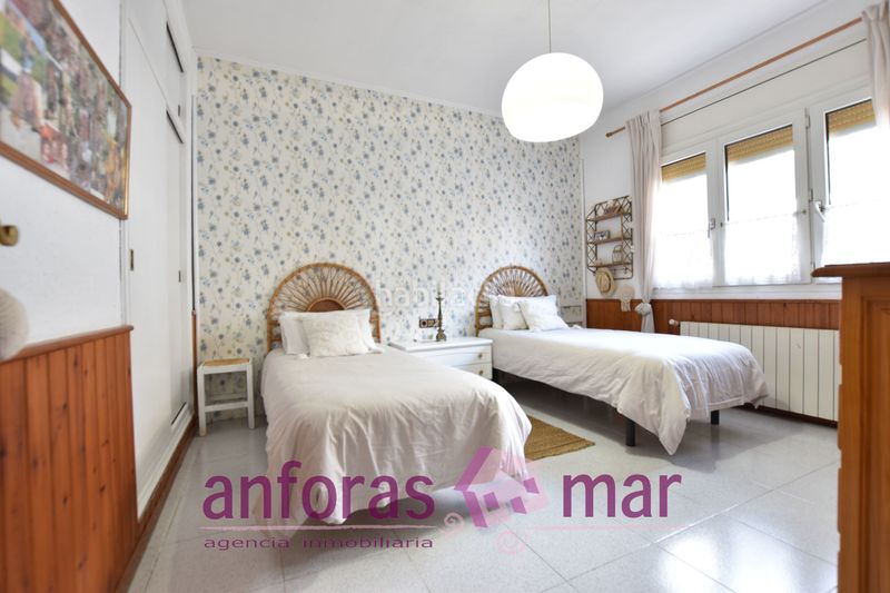 Foto 11f091b6-758d-4251-9cd8-dc1fe3ec8e19. Xalet amb xemeneia calefacció aparcament piscina a Vendrell (El)