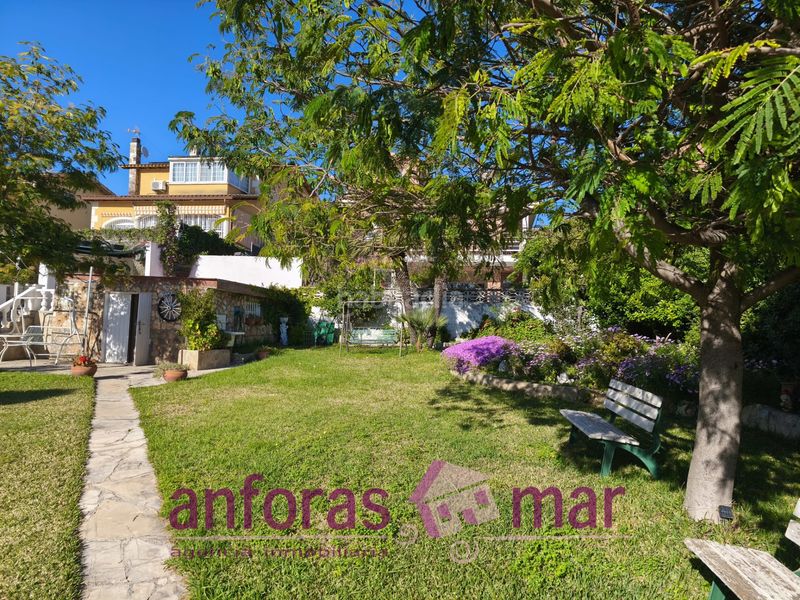 Foto 70c7986d-c7b2-4ea3-a31e-0e3e08e2cdb2. Xalet amb xemeneia calefacció aparcament piscina a Vendrell (El)