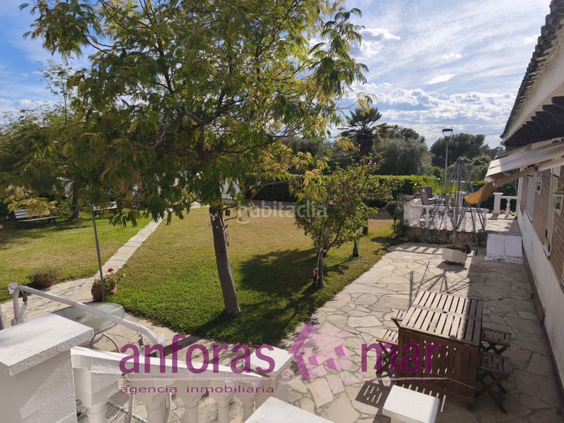 Foto a668cc81-f539-4c68-8f55-d20a5f353b92. Xalet amb xemeneia calefacció aparcament piscina a Vendrell (El)