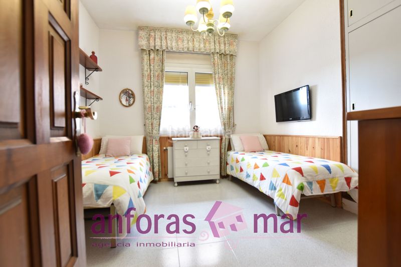 Foto bb47a079-d460-4896-9813-d31fe038f1c8. Xalet amb xemeneia calefacció aparcament piscina a Vendrell (El)