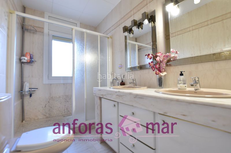 Foto c04272ff-2817-4e91-9d25-0999da661302. Xalet amb xemeneia calefacció aparcament piscina a Vendrell (El)