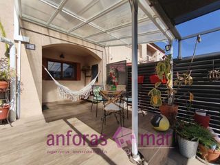 Casa a schiera in Carrer riera 4. Casa reformada, moderna, con mucha luz en una zona tranquila y e