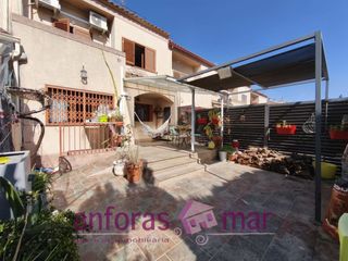 Casa adossada a Carrer riera 4. Casa reformada, moderna, con mucha luz en una zona tranquila y e