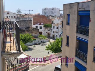 Appartamento  Carrer dels clapers. Luminoso con terraza, céntrico, vistas agradables en zona tranqu