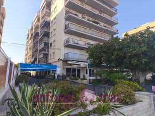 Pis  Passeig de rafael campalans. Piso en la playa con terraza amplia y vista al mar