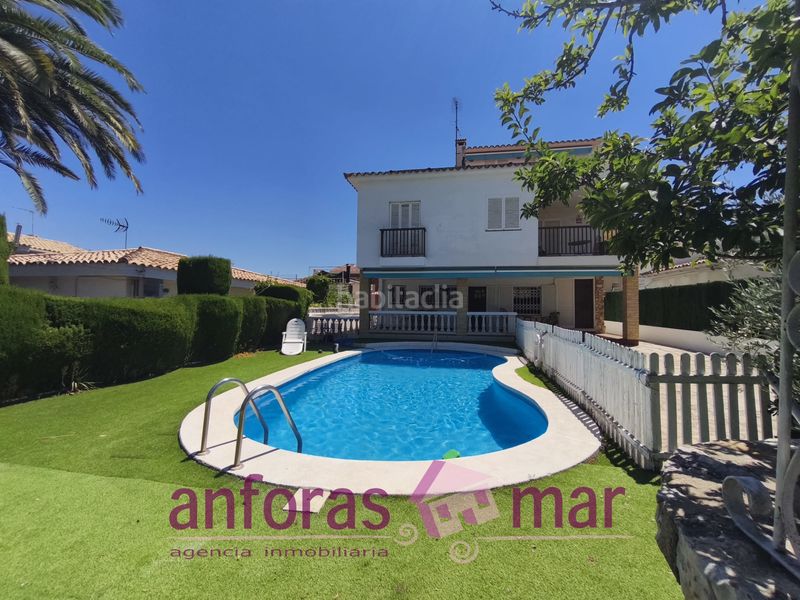 Foto 11a1688d-768a-40f7-89a8-ae3c9f889b39. Casa amb xemeneia aparcament piscina a Els Munts Torredembarra