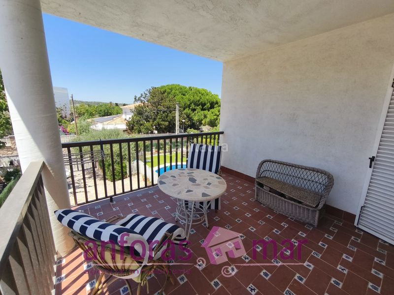 Foto 737a5d4e-4260-468b-b9a7-894b3863d16b. Casa amb xemeneia aparcament piscina a Els Munts Torredembarra