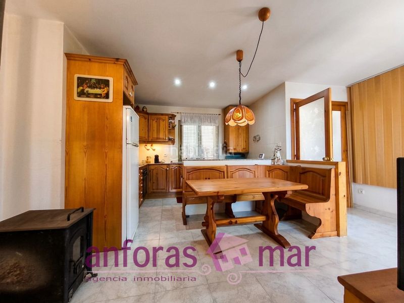 Foto b48a976d-feee-445b-83f1-f59b62ee222f. Casa amb xemeneia aparcament piscina a Els Munts Torredembarra