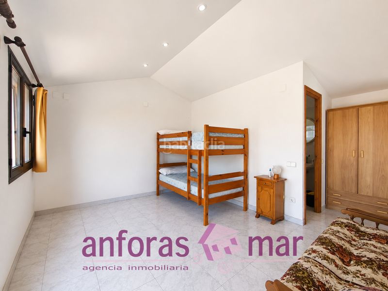 Foto e99aadda-1dd8-4cd0-a14b-68016f2267c8. Casa amb xemeneia aparcament piscina a Els Munts Torredembarra