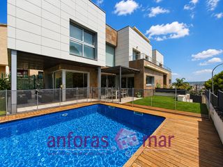 House  Carrer salvador estalella. Como nuevo, moderno, diseñado a medida para aprovechar espacios,