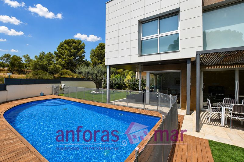 Foto eceb817c-f8c1-423a-8f65-9b962b1778dd. Casa amb calefacció aparcament piscina a El Tancat-Mas d´en Gual Vendrell (El)