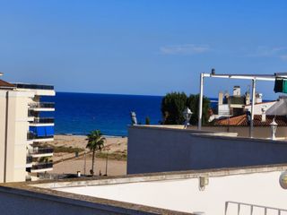 Attico  Carrer de la martineta. Ático con solárium privado, piscina y parking a 100 m de la play