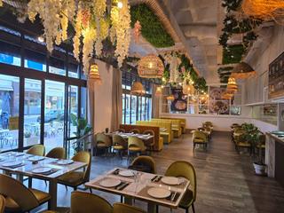 Traspaso Local Comercial en Puerto Banús. Se traspasacede fantástico restaurante de 240 m2 en puerto banús