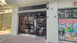 Lloguer Local Comercial a Puerto Banús. Se traspasa moderno barber  peluquería de diseño en puerto banús