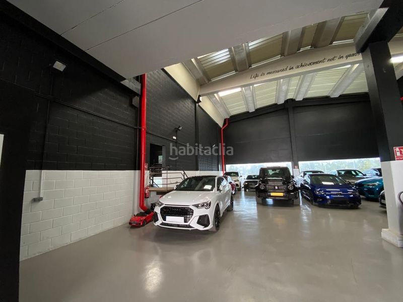 Foto d9c86b10-c3fb-4c43-8f73-3a298928de4d. Alquiler local comercial increible nave comercial moderna en traspaso nueva andalucia en Marbella
