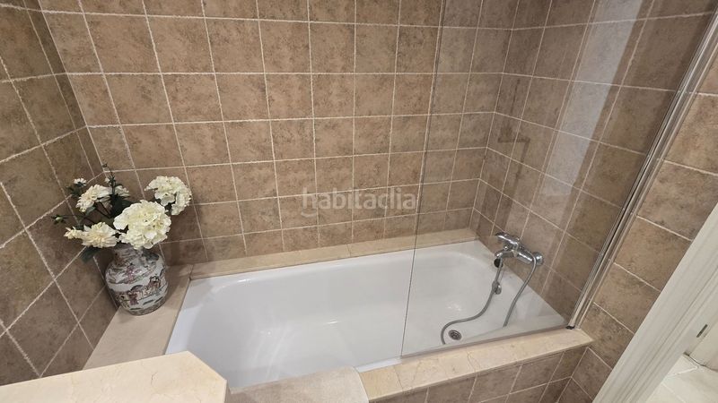Foto 041f7c39-a5d8-486b-b094-24e4d5a9800e. Piso en pico de alcazaba 21 estupendo piso luminoso en la prestigiosa urbanización Benatalaya! en Estepona