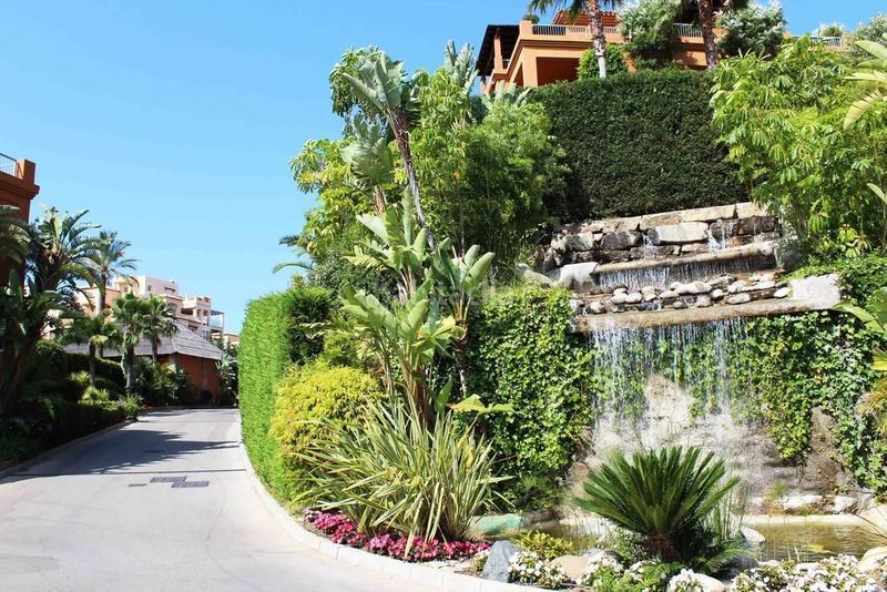 Foto 3c566a4d-8287-4aaa-80ef-c0fa63ab0b30. Piso en pico de alcazaba 21 estupendo piso luminoso en la prestigiosa urbanización Benatalaya! en Estepona