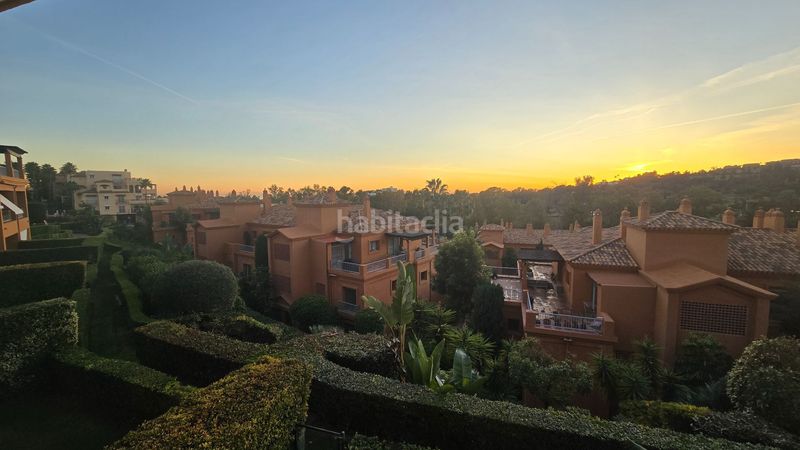Foto 7f72619d-34a9-49fb-ba11-4ffe33803653. Piso en pico de alcazaba 21 estupendo piso luminoso en la prestigiosa urbanización Benatalaya! en Estepona