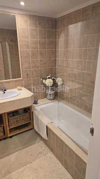 Foto 9abfdbcf-642e-4614-8c24-e130293e0db3. Piso en pico de alcazaba 21 estupendo piso luminoso en la prestigiosa urbanización Benatalaya! en Estepona