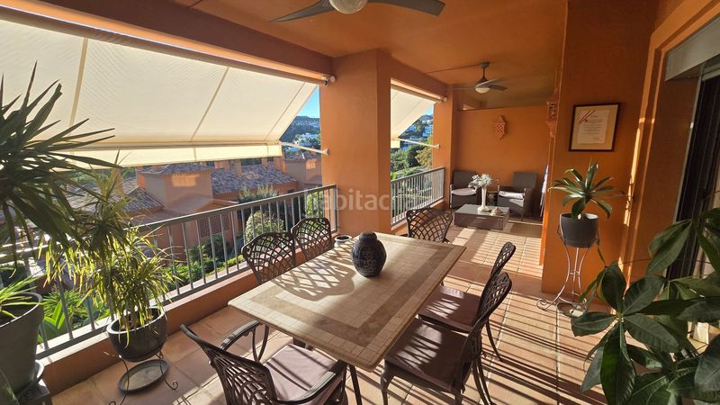 Foto 9e8de749-fd37-42c0-86bb-d7c9dbb5ae4f. Piso en pico de alcazaba 21 estupendo piso luminoso en la prestigiosa urbanización Benatalaya! en Estepona