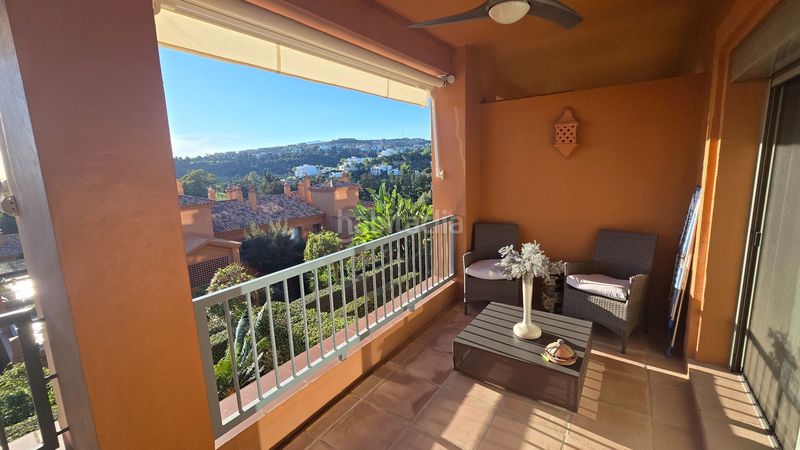 Foto ba44e349-957c-45d6-b9c1-36f610103e36. Piso en pico de alcazaba 21 estupendo piso luminoso en la prestigiosa urbanización Benatalaya! en Estepona