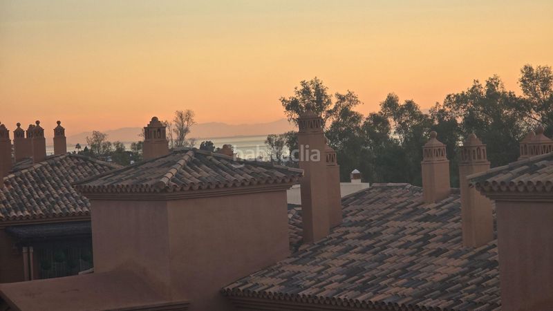 Foto baaa6632-fbb8-48f2-b422-92cca04c0c88. Piso en pico de alcazaba 21 estupendo piso luminoso en la prestigiosa urbanización Benatalaya! en Estepona