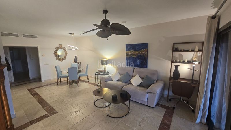 Foto c4142b90-9d70-4e3d-9a42-4e9e41386a89. Piso en pico de alcazaba 21 estupendo piso luminoso en la prestigiosa urbanización Benatalaya! en Estepona