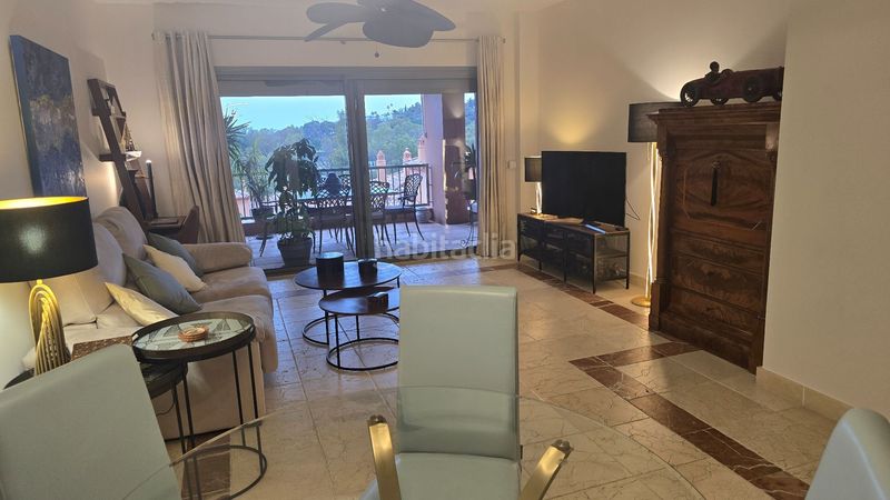 Foto cedbd47e-4496-46f0-9012-5996e92c981d. Piso en pico de alcazaba 21 estupendo piso luminoso en la prestigiosa urbanización Benatalaya! en Estepona