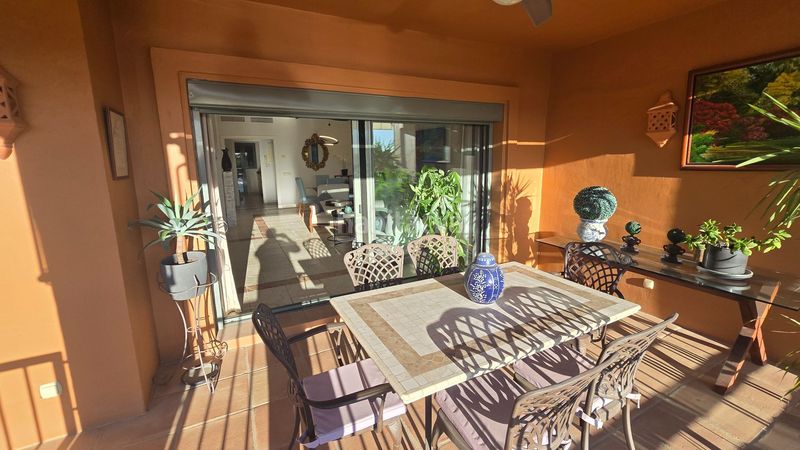 Foto e034d78f-2031-4368-a34f-783e82d21b31. Piso en pico de alcazaba 21 estupendo piso luminoso en la prestigiosa urbanización Benatalaya! en Estepona