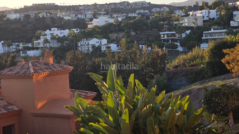 Foto edabf492-1bac-407d-bc3b-54e4bc0973e0. Piso en pico de alcazaba 21 estupendo piso luminoso en la prestigiosa urbanización Benatalaya! en Estepona