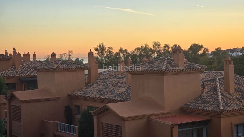 Foto ee1e5417-6bbd-4987-a497-10534e7fa677. Piso en pico de alcazaba 21 estupendo piso luminoso en la prestigiosa urbanización Benatalaya! en Estepona