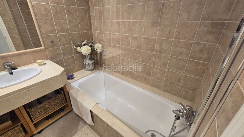 Foto f74822c5-f484-4387-9832-215fa689a33c. Piso en pico de alcazaba 21 estupendo piso luminoso en la prestigiosa urbanización Benatalaya! en Estepona