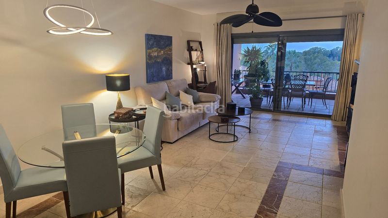 Foto fb206894-9998-4205-86e0-b34b41e70e9c. Piso en pico de alcazaba 21 estupendo piso luminoso en la prestigiosa urbanización Benatalaya! en Estepona